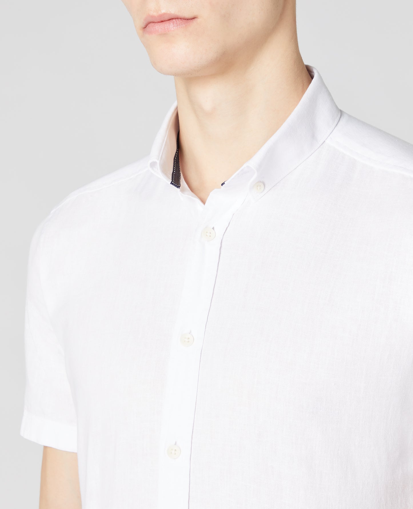 Tapered Fit Linen-Blend Short Sleeve Shirt