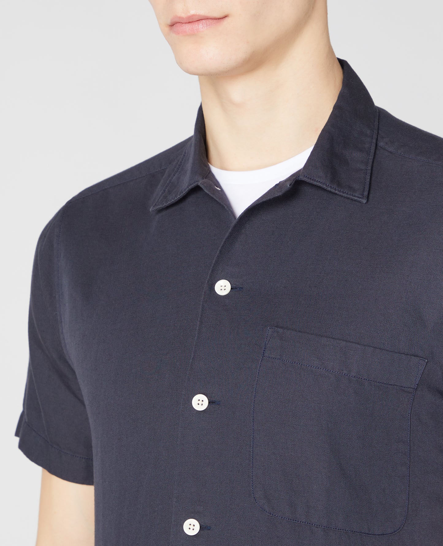 Tapered Fit Linen-Blend Short Sleeve Shirt